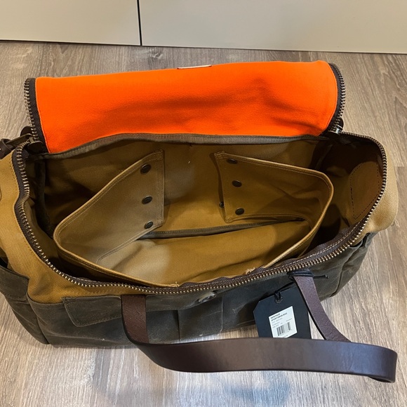 Filson Heritage Sportsman Bag - Men's Two-Tone Duffel Bag - Brown and Green - Picture 3 of 6